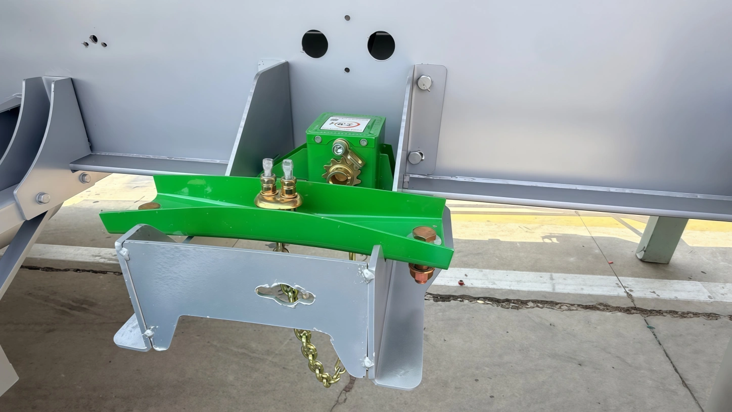 3 axle fuel tanker trailer 3 axle fuel tanker trailer