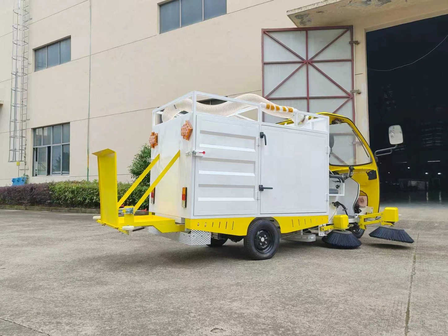 leaf shredding and collection sweeper leaf shredding and collection sweeper