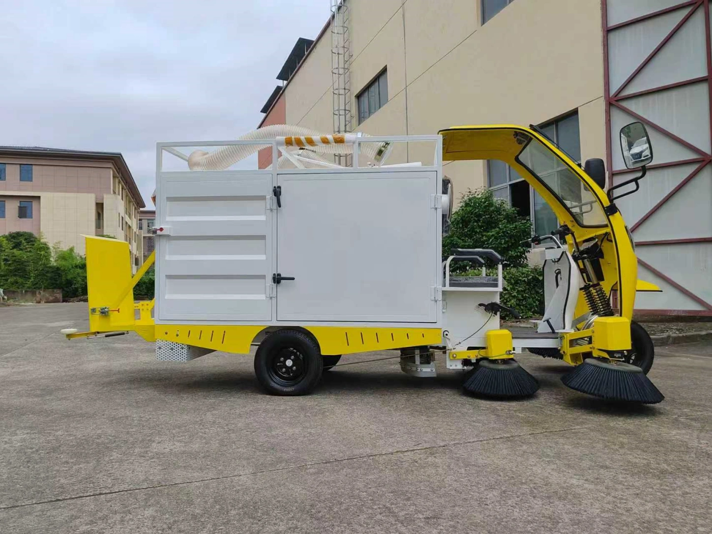 leaf shredding and collection sweeper leaf shredding and collection sweeper